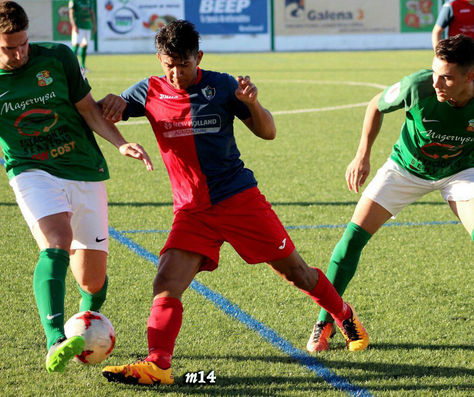 Neison durante un partido en el torneo de tercera división de España. Foto: Jesús Sánchez