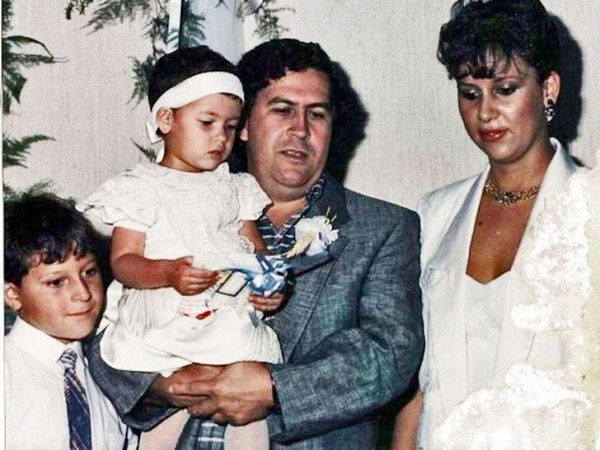 Escobar y su famlilia: María Victoria, Juan Pablo y la pequeña Manuela