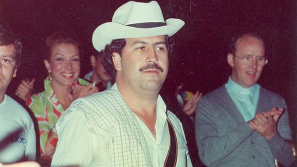 En la Argentina a Pablo Escobar también se le creó una nueva historia: lo llamaron Emilio Marroquín Echavarría, muerto en Medellín el 19 de abril de 1995 por un paro cardiorrespiratorio
