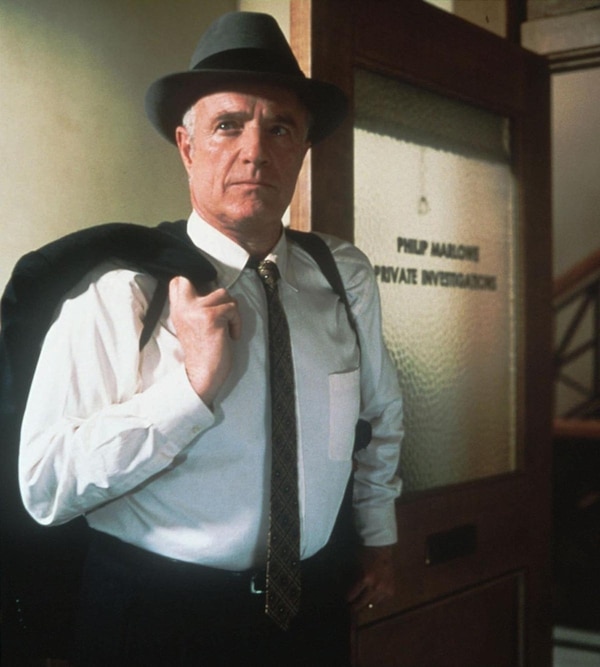 James Caan como Philip Marlowe en la versión de HBO de “Poodle Springs”