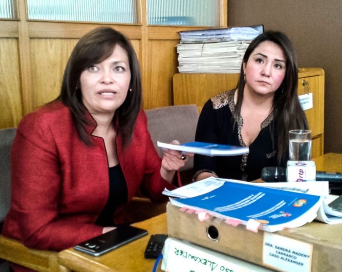 Sandra Madeni (derecha) denunció abusos por parte de la fiscal del caso, Susana Boyán.