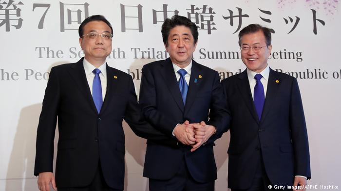 Südkorea, Japan und China beraten über Nordkorea (Getty Images/AFP/E. Hoshiko)