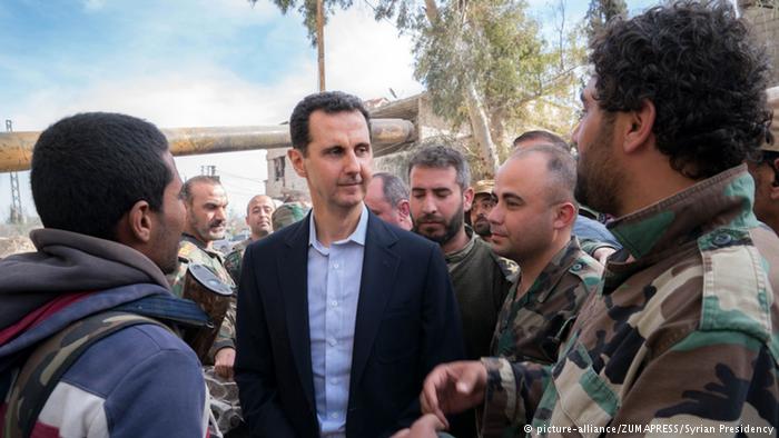 Syrien Assad besucht Truppen in Ost-Ghuta (picture-alliance/ZUMAPRESS/Syrian Presidency)