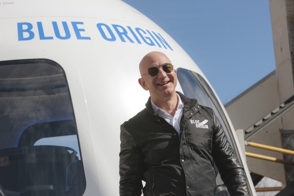 Jeff Bezos, director ejecutivo de Amazon.com y fundador de Blue Origin, sonríe durante la presentación del Blue Origin en Colorado Springs (Bloomberg / Matthew Staver)