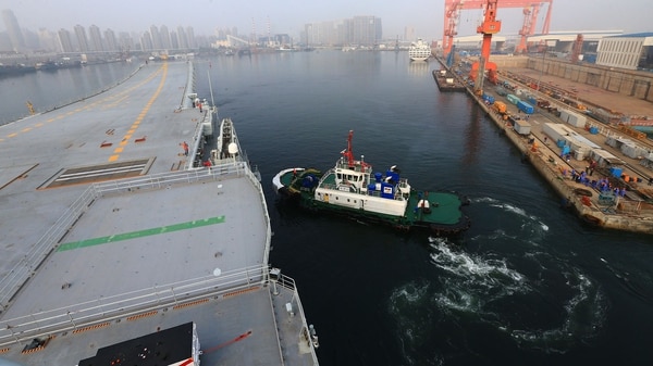 Se trata del segundo portaaviones chino después del Liaoning,  fabricado parcialmente en Ucrania y terminado luego en China (AFP)