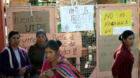 Padres toman unidad educativa en Arica tras denuncias de racismo. Foto:emol.com