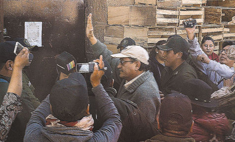 Detenido. Bazán, a punto de entrar a la cárcel de San Pedro, Oruro.