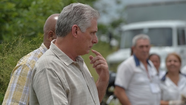 El presidente cubano Miguel Díaz-Canel se trasladó hasta la zona donde se estrelló el avión (AFP)