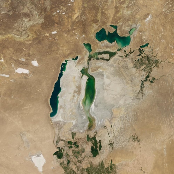 La reducción del mar Aral (imagen) parece un presagio para otros, por ejemplo el Caspio. (NASA)