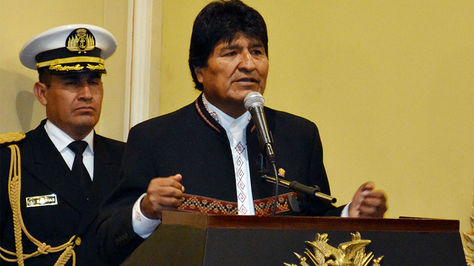 El presidente Evo Morales en la posesión del viceministro de Lucha contra el Contrabando, Cnl. Gonzalo Rodriguez, en Palacio de Gobierno.