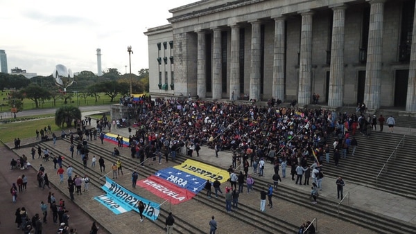 En Buenos Aires decenas de venezolanos también se movilizaron (Infobae)
