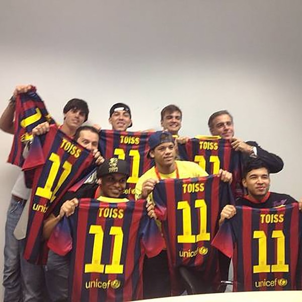 El jugador se presentó en Barcelona con su grupo de confianza en 2013