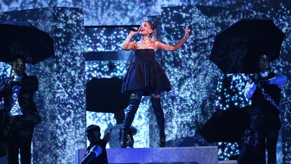 Ariana Grande interpretó su nuevo éxito, No Tears Left to Cry en los Premios Billboard 2018 (REUTERS/Mario Anzuoni)