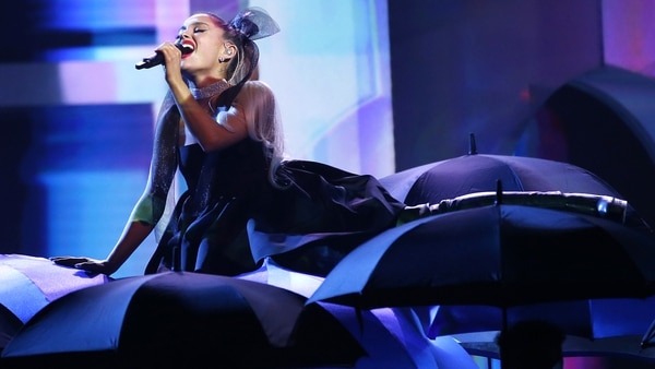 El  collar de diamantes que usó  Ariana Grande en los premios Billboard 2018 tiene más de 25 quilates de diamantes y pertenece a la joyería Djula ” REUTERS/Mario Anzuoni