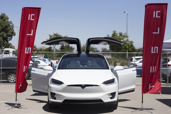 Tesla, la automotriz de Elon Musk, es pionera en el desarrollo de autos inteligentes, sin conductor (Bloomberg photo by Dania Maxwel)
