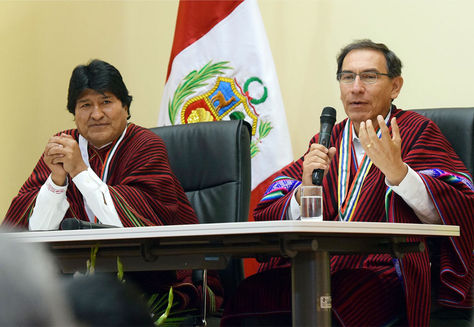 Los presidentes de Bolivia, Evo Morales y de Perú, Martin Vizcarra, en un encuentro anterior.