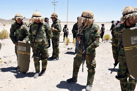 Militares en un operativo contra el contrabando en Oruro. Foto: Archivo La Razón