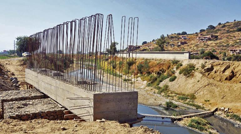 El segundo puente en construcción que realiza Colcapirhua sobre el río Rocha, en la zona de La Maica. | José Rocha