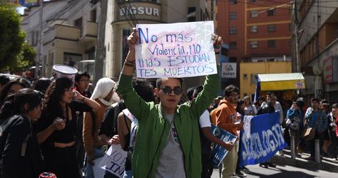 Estudiantes de la UMSA se movilizaron este viernes 25 de mayo en protesta por la muerte del universitario Jonathan Quispe. Foto: Miguel Carrasco