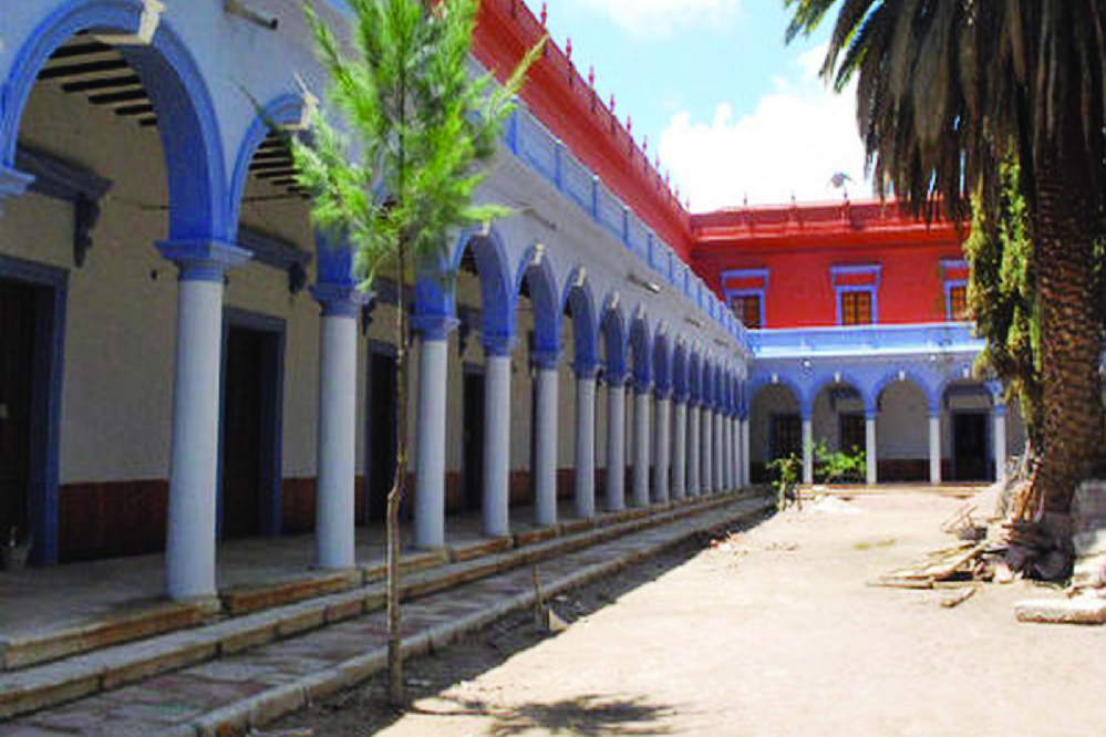 Otras residencias presidenciales: palacete en Sucre, hangares VIP y suite en el Palacio