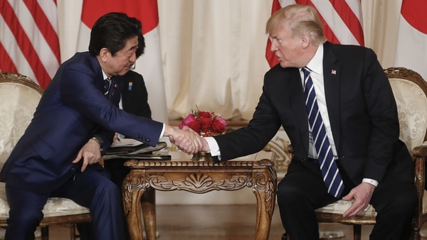 Trump y Abe manifestaron la necesidad de desmantelar el programa nuclear de Corea del Norte (AP)