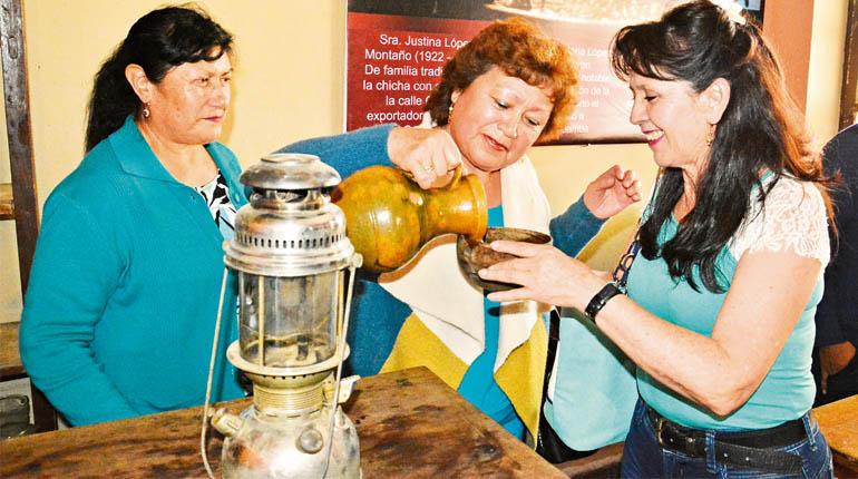 Floria Mercado, Francisca Rocha y Dora Arnez, hijas de las