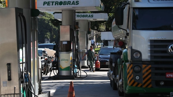 Brasil está paralizada desde el 21 de mayo por la protesta de camioneros y ahora de los petroleros (EFE)