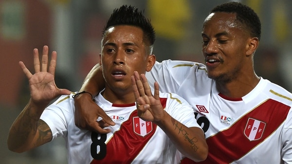 Christian Cueva hizo el primer gol del partido para Perú en el Estadio Nacional de Lima (AFP)