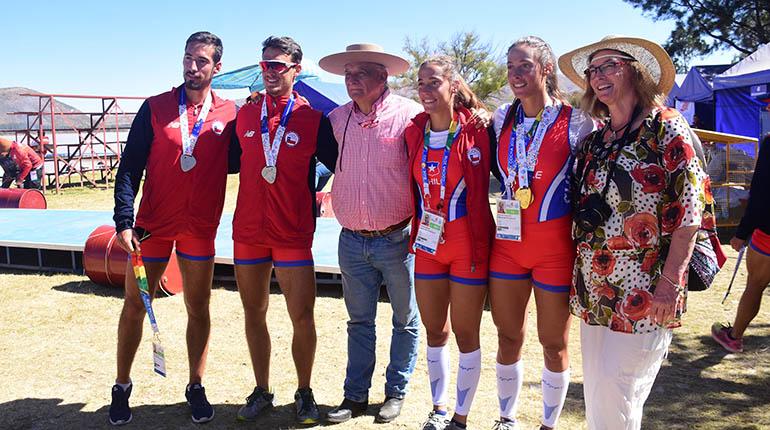 La familia Abraham de la selección de Chile, luego de la premiación en la Cabaña del Arquitecto, ayer. | Carlos López