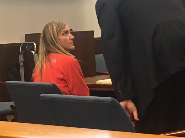 Jessica Langford durante la audiencia que la encontró culpable de tres cargos sexuales contra uno de sus alumnos