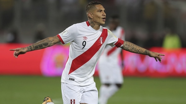 Paolo Guerrero tiene la esperanza de jugar el Mundial con la selección de Perú (Getty Images)