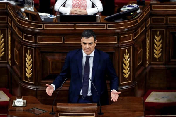 Pedro Sánchez habla ante el parlamento de Madrid (Reuters)