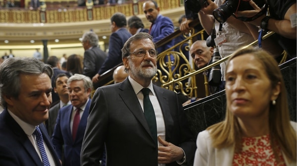 Rajoy se retira del Parlamento tras su derrota (AP)