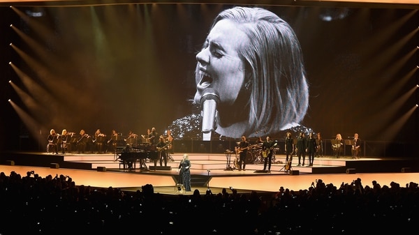 Adele confesó a sus fanáticos que durante el embarazo su voz había experimentado inexplicables cambios (AFP)