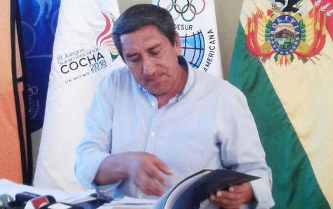 El ministro de Deportes, Tito Montaño, en la conferencia de prensa de este martes en Cochabamba.