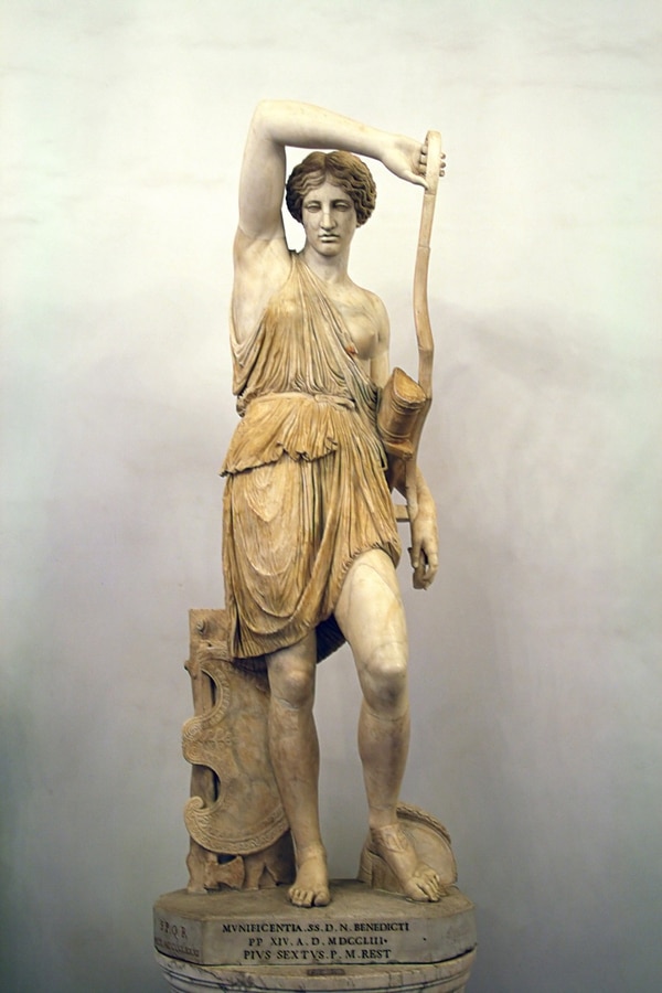 Réplica de la Amazona Herida, una escultura del artista griego Fidias. Foto de Jean-Pol GRANDMONT vía Wikimedia Commons