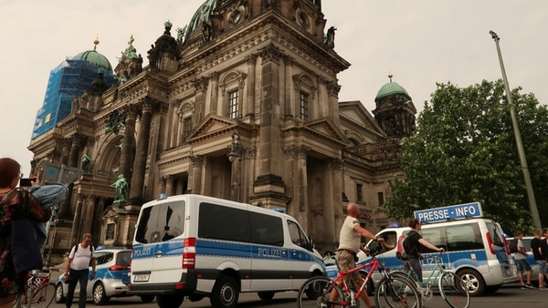 La policía rodea la Catedral de Berlín (Reuters)