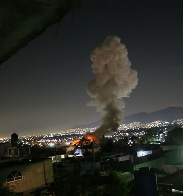Además de siete muertos, ocho personas resultaron heridas en una explosión de un almacén de pirotecnia en México