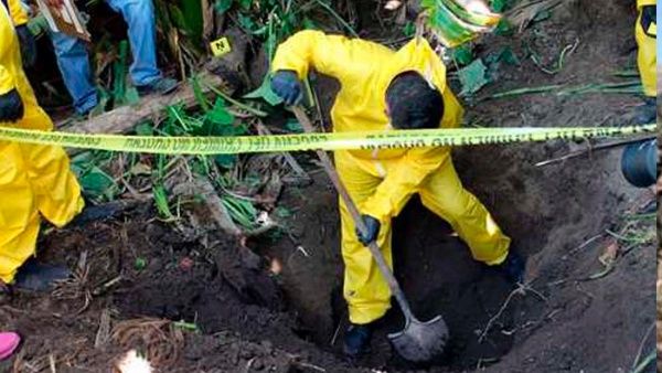 Hallan Ocho Cuerpos En Fosa Clandestina Cerca Del Aeropuerto De