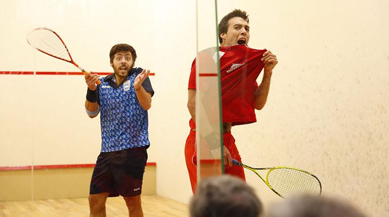 Los jugadores de Perú y Argentina haciendo un reclamo a los jueces. | Mauricio Rocabado