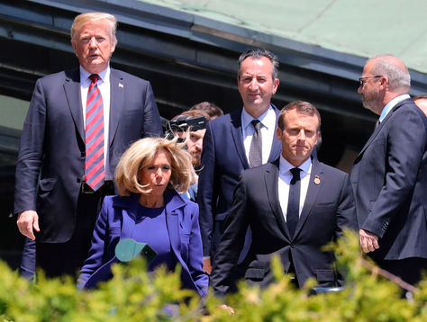 Donald Trump (izq.) y Emmanuel Macron (2 ° der.) con su esposa Brigitte Macron llegan a La Malbaie, Quebec, en el primer día de la Cumbre del G7. Foto: AFP