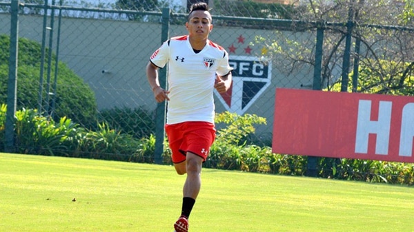 Christian Cueva, con la camiseta de San Pablo