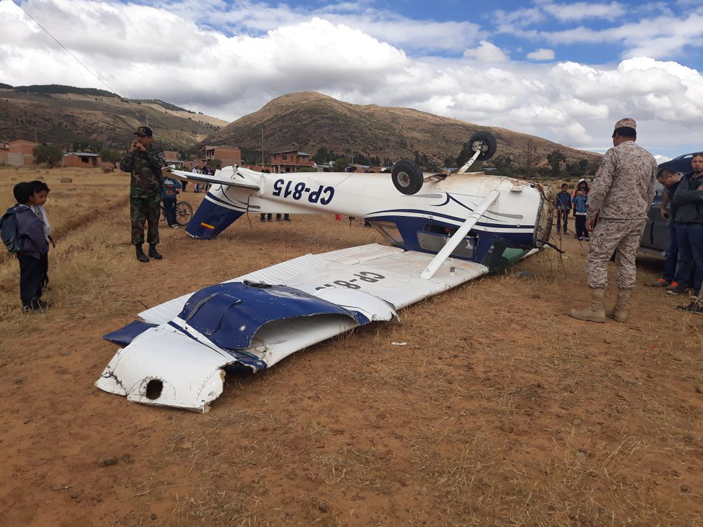 Una Avioneta Se Precipita A Tierra En Cochabamba Y Sus Dos Ocupantes