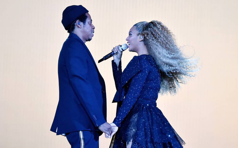 BeyoncÃ© y Jay Z en el primer concierto de su gira, On The Run II, en Cardiff, Gales, el 6 de junio de 2018.