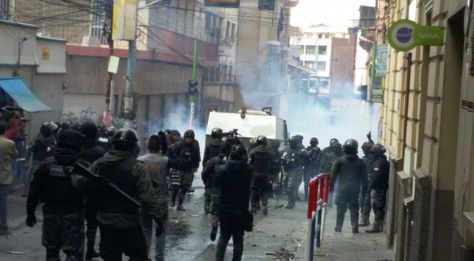 Enfrentamientos entre la Policía y estudiantes de la UPEA.