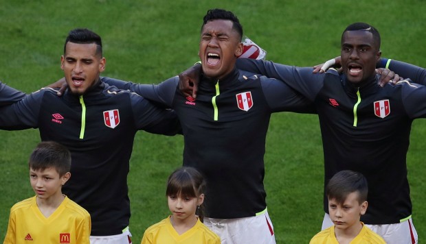Perú vs. Dinamarca: himno se entonó tras 36 años en el Mundial Rusia 2018. (Foto: AFP) Perú vs. Dinamarca: himno se entonó tras 36 años en el Mundial Rusia 2018. (Foto: AFP)
