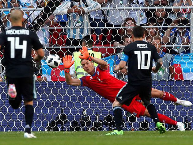 El portero de Islandia Halldórsson el cineasta que le paró un penal a Messi El portero de Islandia Halldórsson el cineasta que le paró un penal a Messi