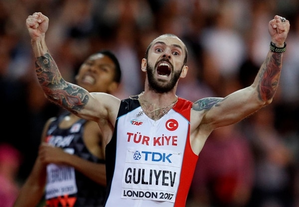 El atleta turco Ramil Guliyev tras finalizar una carrera (REUTERS/Phil Noble)