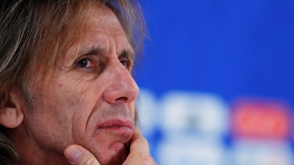 A pesar de haber sido ayudado por el VAR ante Dinamarca, Gareca lo criticó (Reuters)