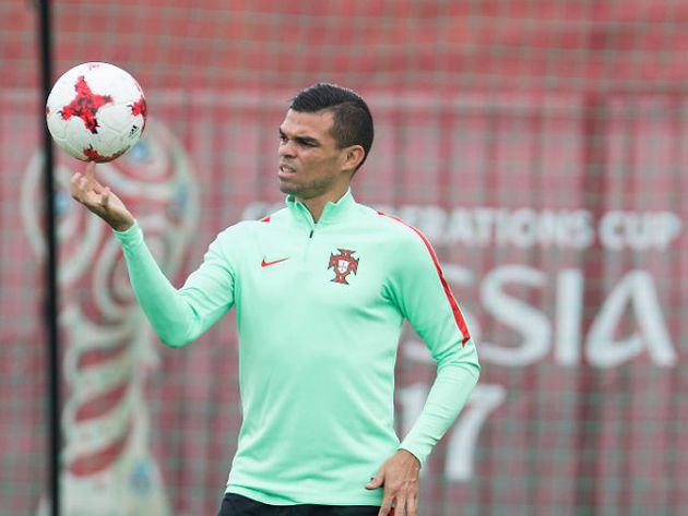 Amrabat critica al árbitro y dice que éste le pidió la camiseta a Pepe Amrabat critica al árbitro y dice que éste le pidió la camiseta a Pepe